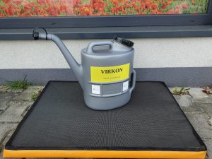 Konewka VIRKON na płyn do mat dezynfekcyjnych